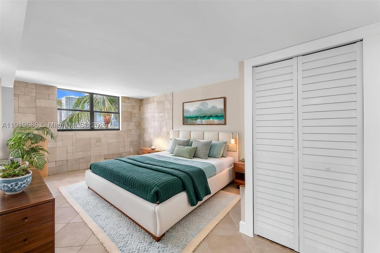 Real estate property located at 801 Venetian Dr #208, Miami-dade, Venetian Isle Condo, Miami Beach, FL
