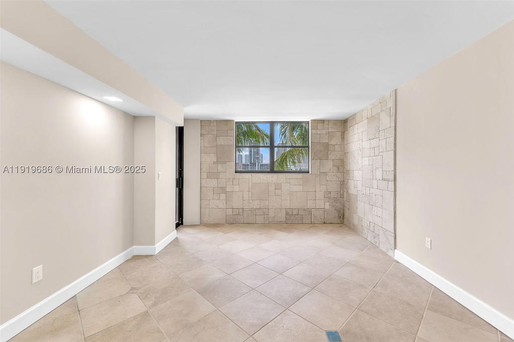Real estate property located at 801 Venetian Dr #208, Miami-dade, Venetian Isle Condo, Miami Beach, FL