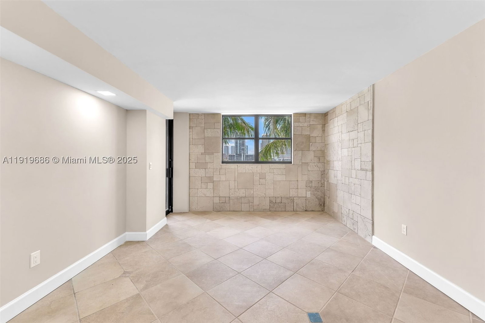 Real estate property located at 801 Venetian Dr #208, Miami-dade, Venetian Isle Condo, Miami Beach, FL