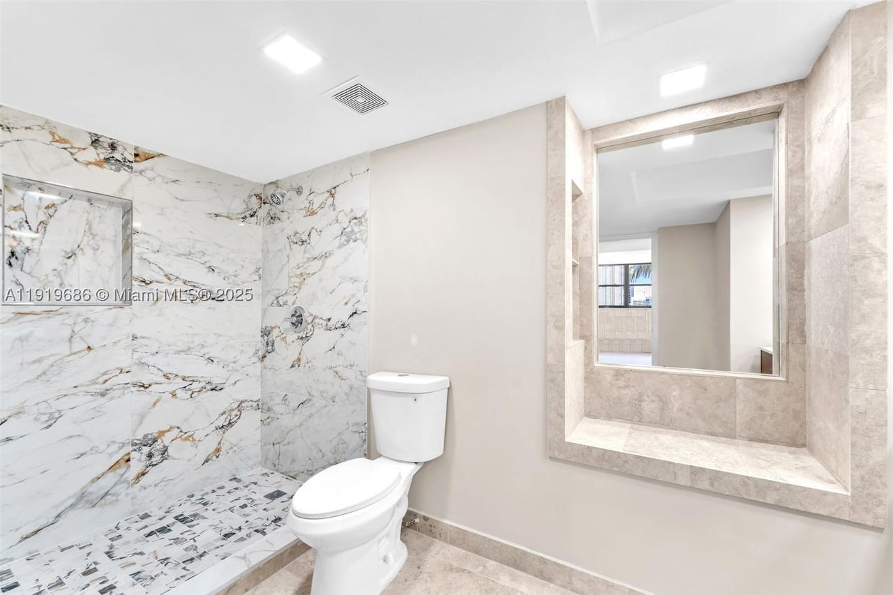 Real estate property located at 801 Venetian Dr #208, Miami-dade, Venetian Isle Condo, Miami Beach, FL