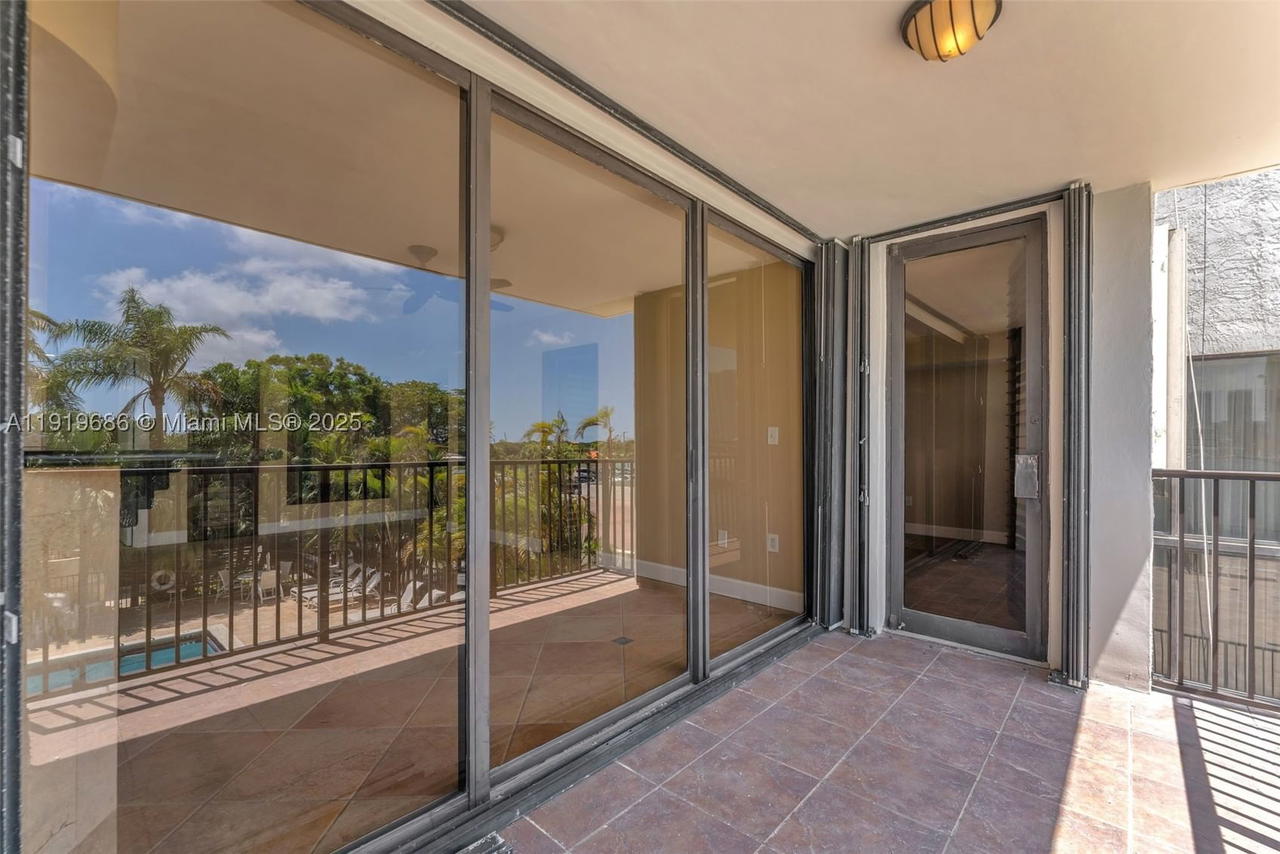 Real estate property located at 801 Venetian Dr #208, Miami-dade, Venetian Isle Condo, Miami Beach, FL