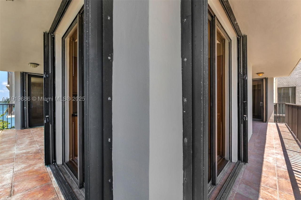 Real estate property located at 801 Venetian Dr #208, Miami-dade, Venetian Isle Condo, Miami Beach, FL