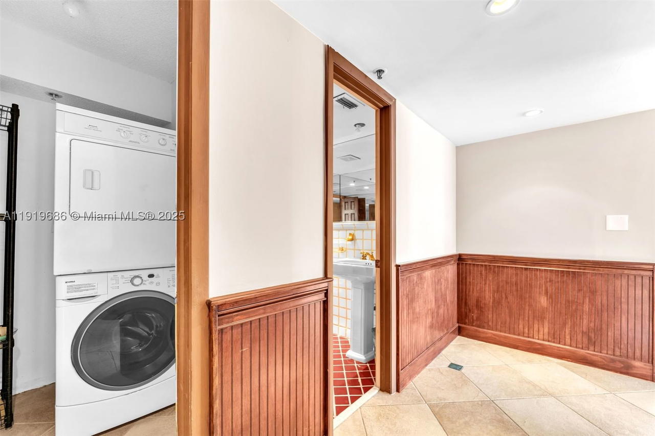 Real estate property located at 801 Venetian Dr #208, Miami-dade, Venetian Isle Condo, Miami Beach, FL