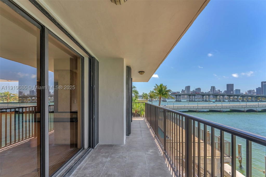 Real estate property located at 801 Venetian Dr #208, Miami-dade, Venetian Isle Condo, Miami Beach, FL