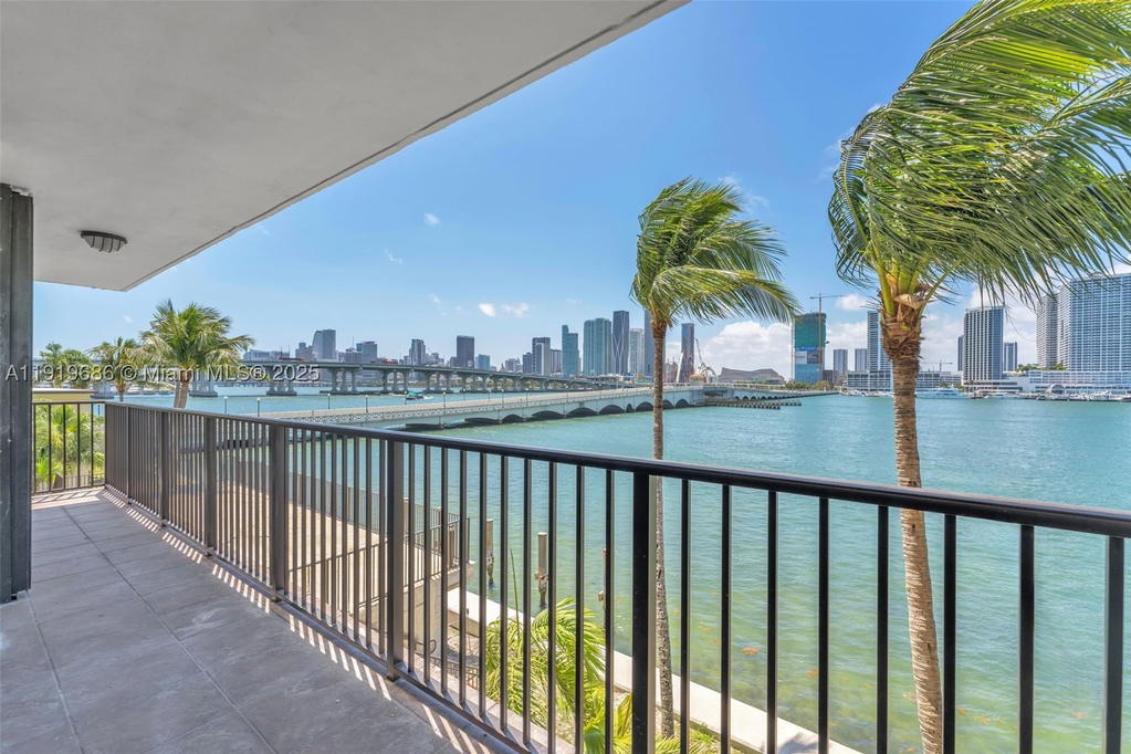 Real estate property located at 801 Venetian Dr #208, Miami-dade, Venetian Isle Condo, Miami Beach, FL
