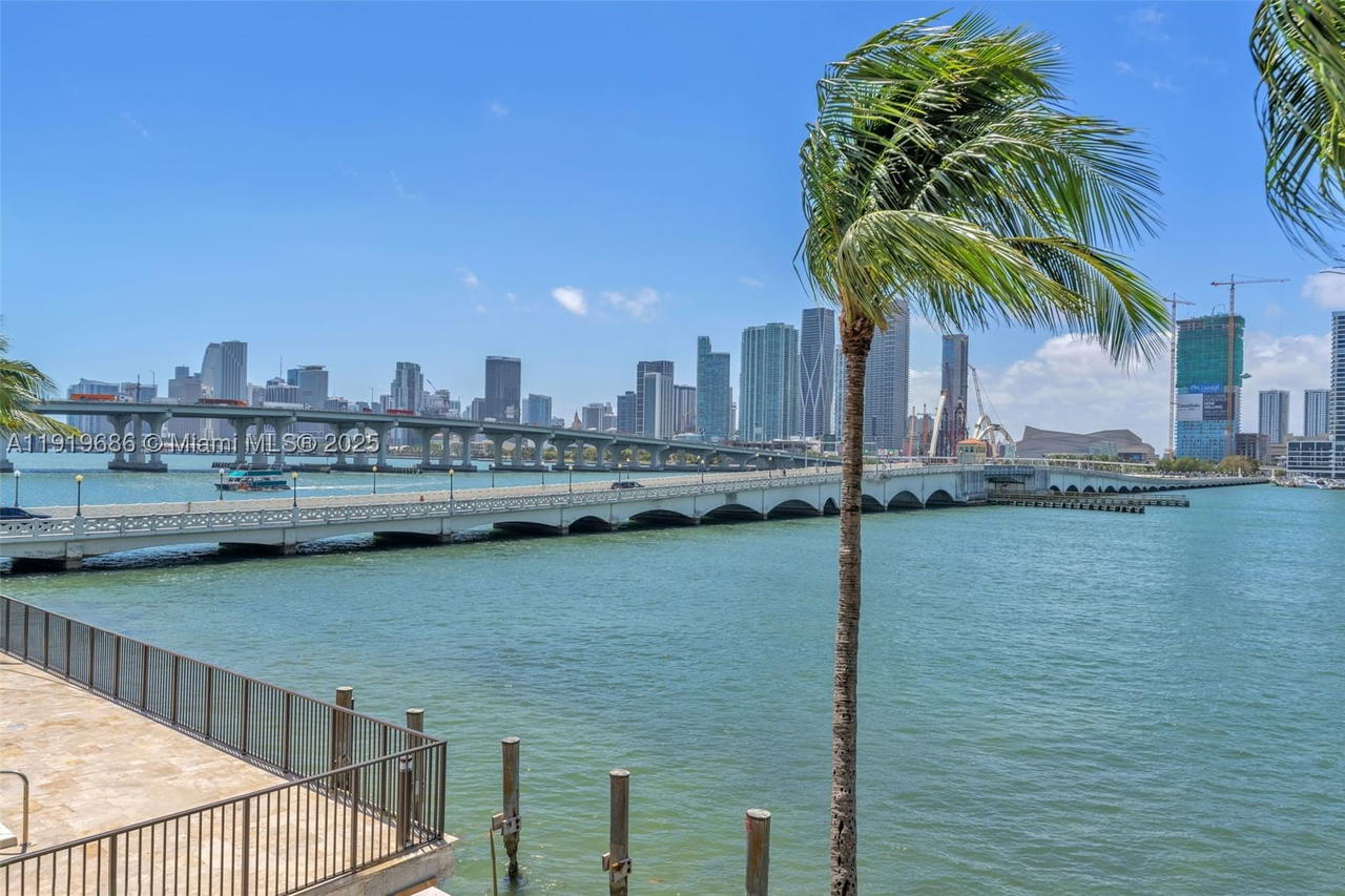 Real estate property located at 801 Venetian Dr #208, Miami-dade, Venetian Isle Condo, Miami Beach, FL