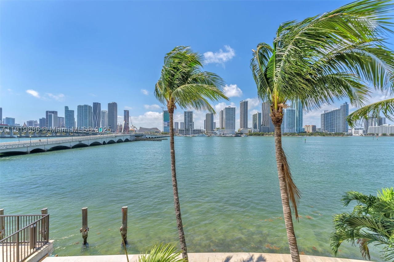 Real estate property located at 801 Venetian Dr #208, Miami-dade, Venetian Isle Condo, Miami Beach, FL