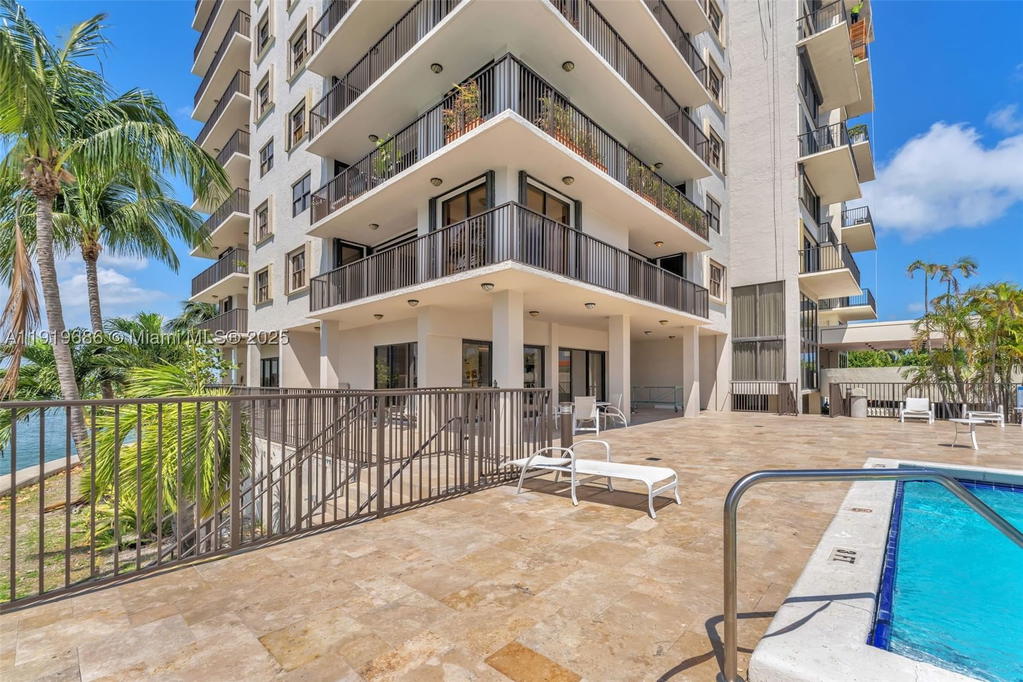 Real estate property located at 801 Venetian Dr #208, Miami-dade, Venetian Isle Condo, Miami Beach, FL