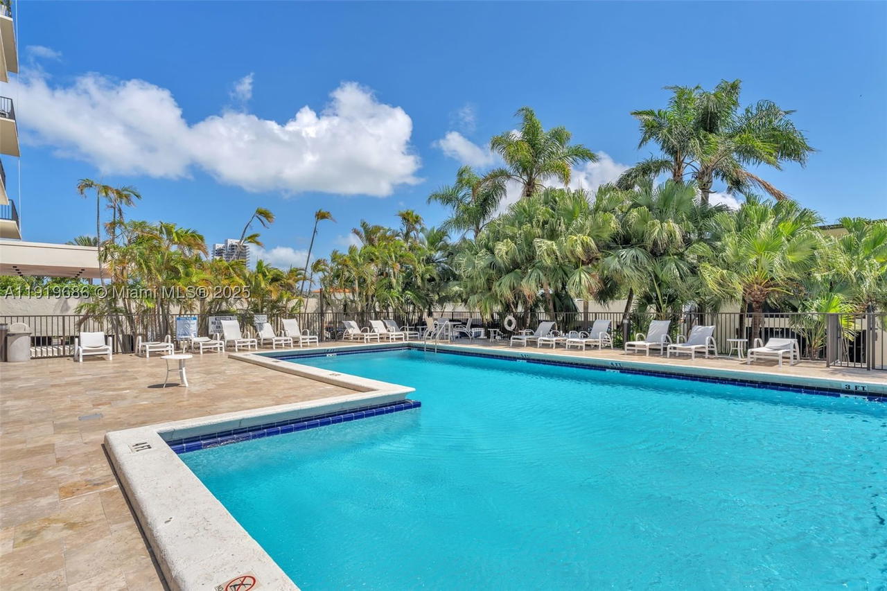 Real estate property located at 801 Venetian Dr #208, Miami-dade, Venetian Isle Condo, Miami Beach, FL
