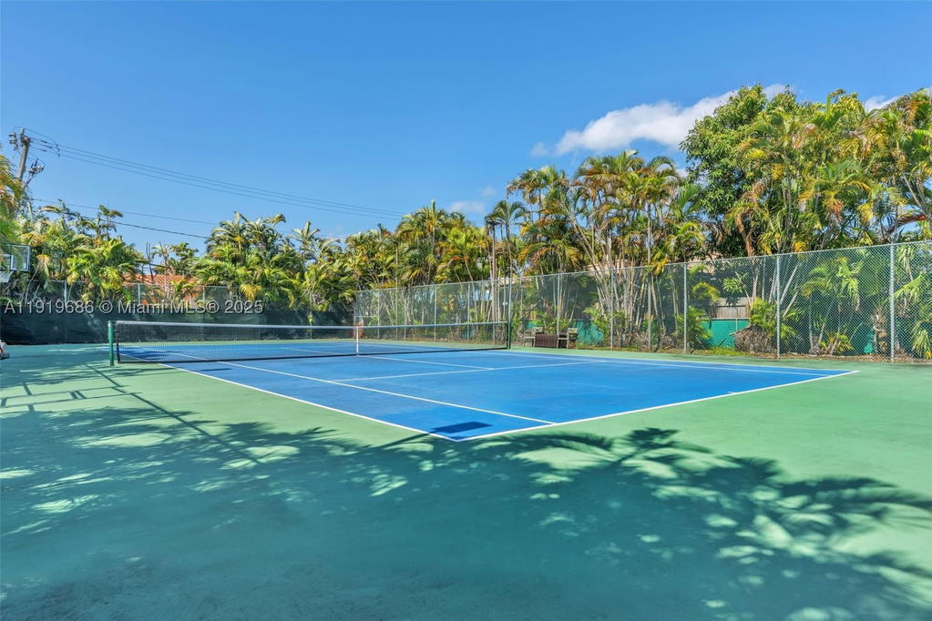 Real estate property located at 801 Venetian Dr #208, Miami-dade, Venetian Isle Condo, Miami Beach, FL