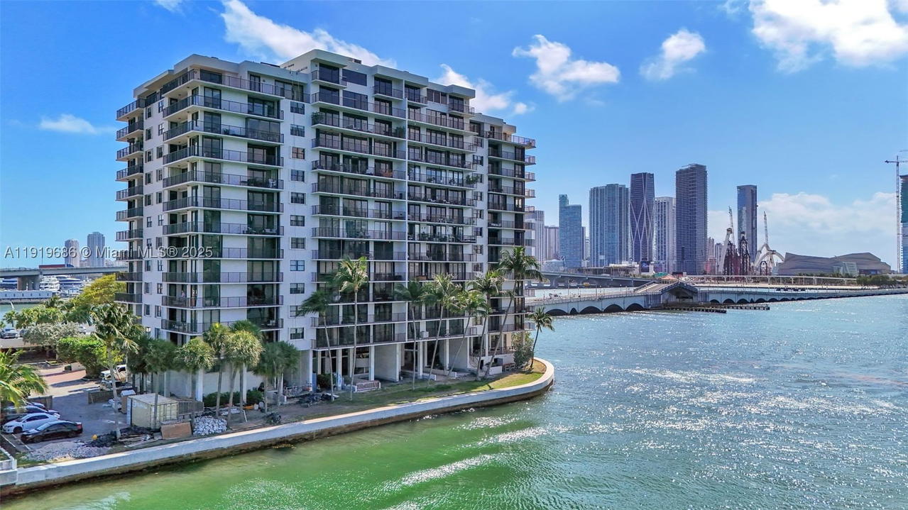 Real estate property located at 801 Venetian Dr #208, Miami-dade, Venetian Isle Condo, Miami Beach, FL