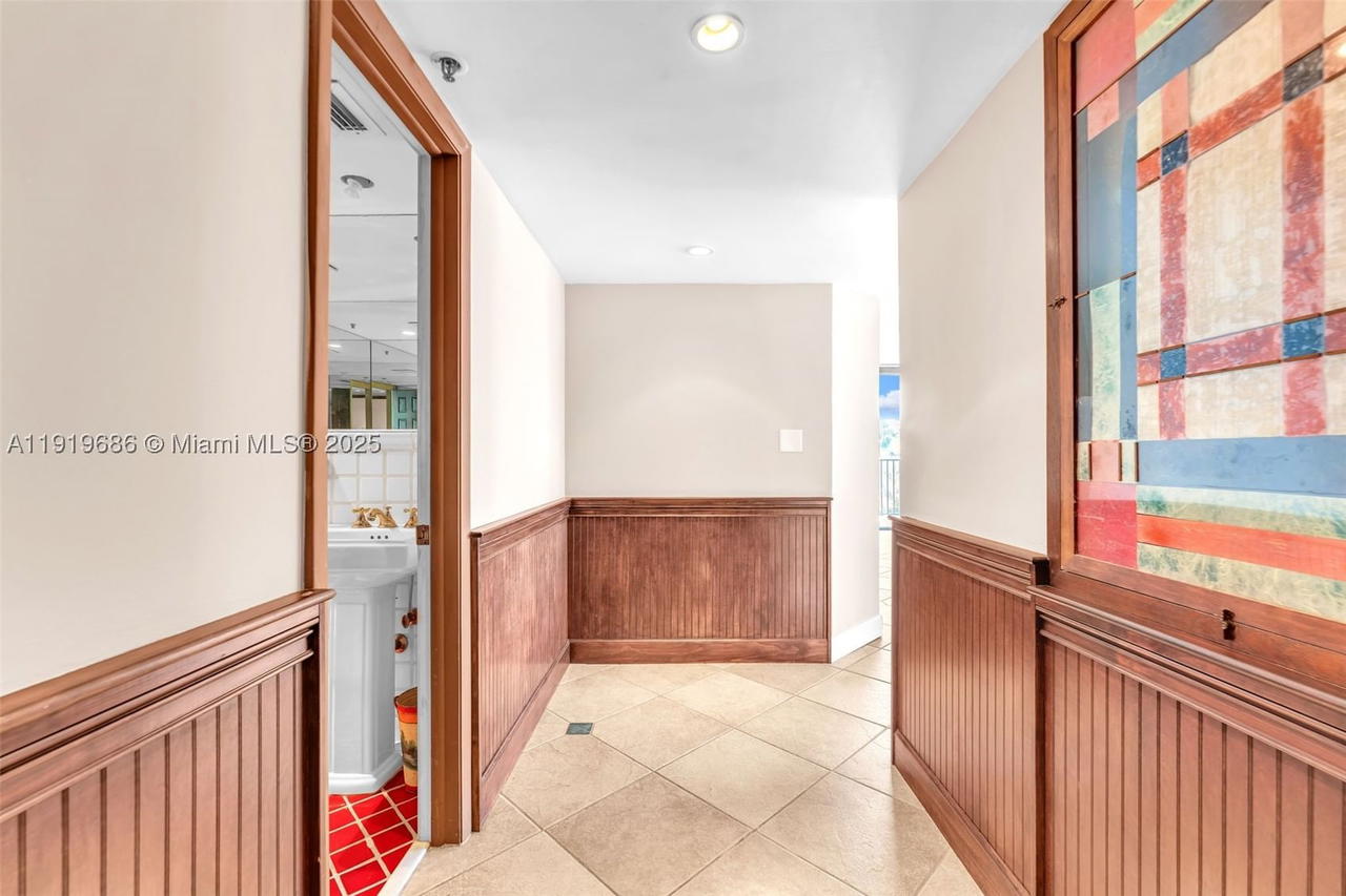 Real estate property located at 801 Venetian Dr #208, Miami-dade, Venetian Isle Condo, Miami Beach, FL