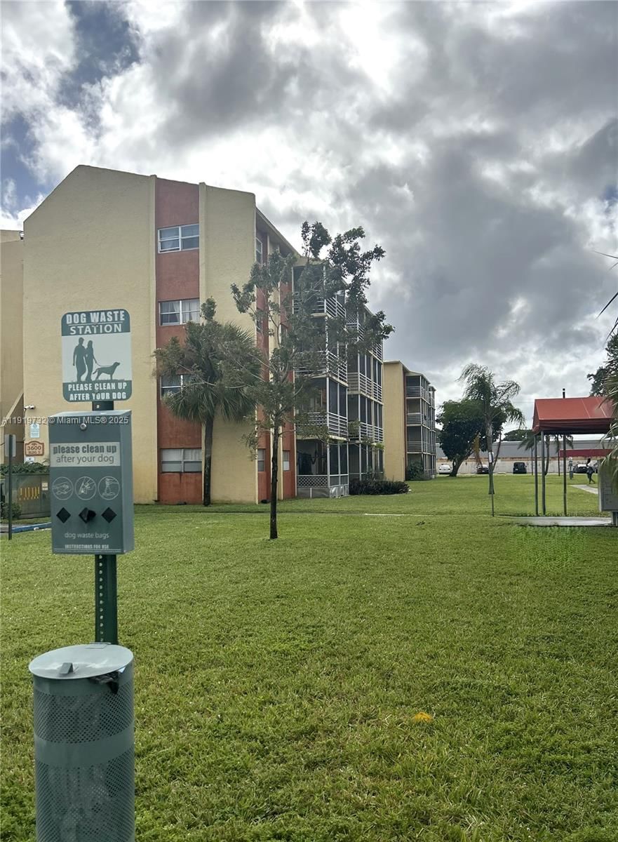 Real estate property located at 3600 21st St #101, Broward, Sunset Hills I Condominiu, Lauderdale Lakes, FL