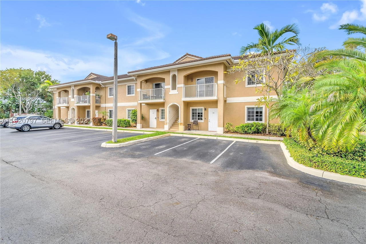 Real estate property located at 4950 Washington St #1, Broward, Washington Palms Condo, Hollywood, FL