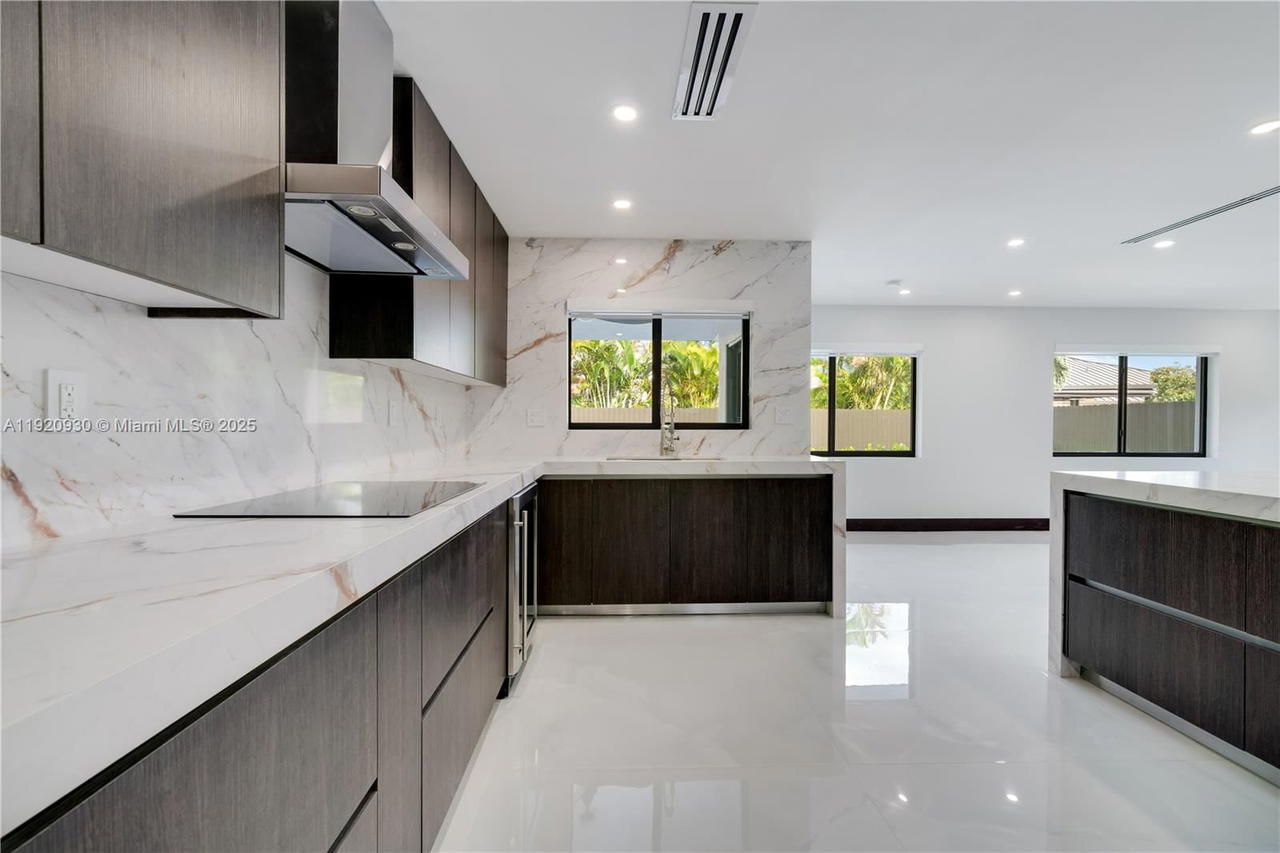 Real estate property located at 15563 115th St, Miami-dade, Hammocks Shores 3rd Addn, Miami, FL