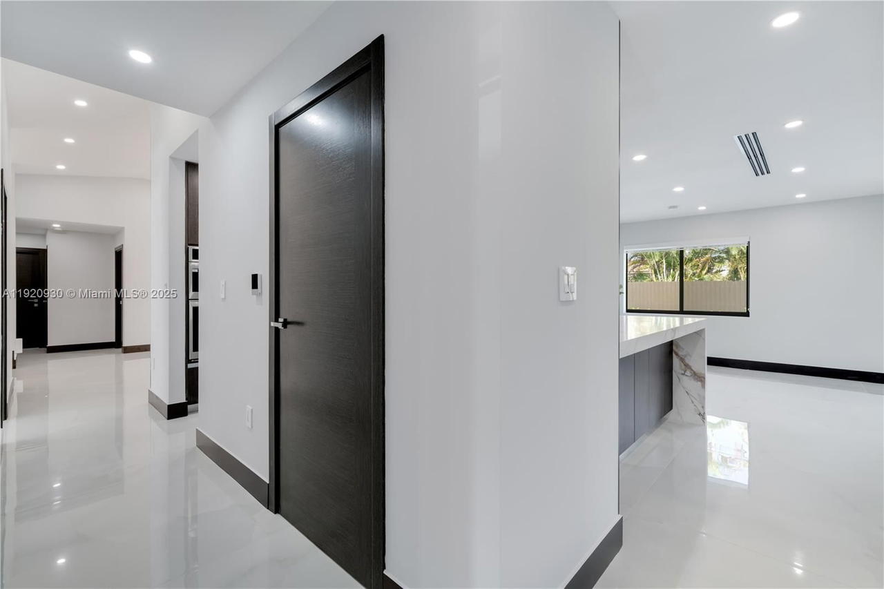 Real estate property located at 15563 115th St, Miami-dade, Hammocks Shores 3rd Addn, Miami, FL