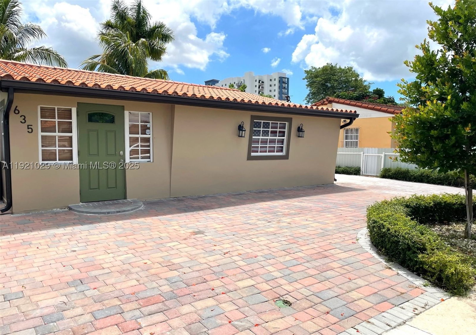 Real estate property located at 635 64th Ct, Miami-dade, Fairlawn, Miami, FL