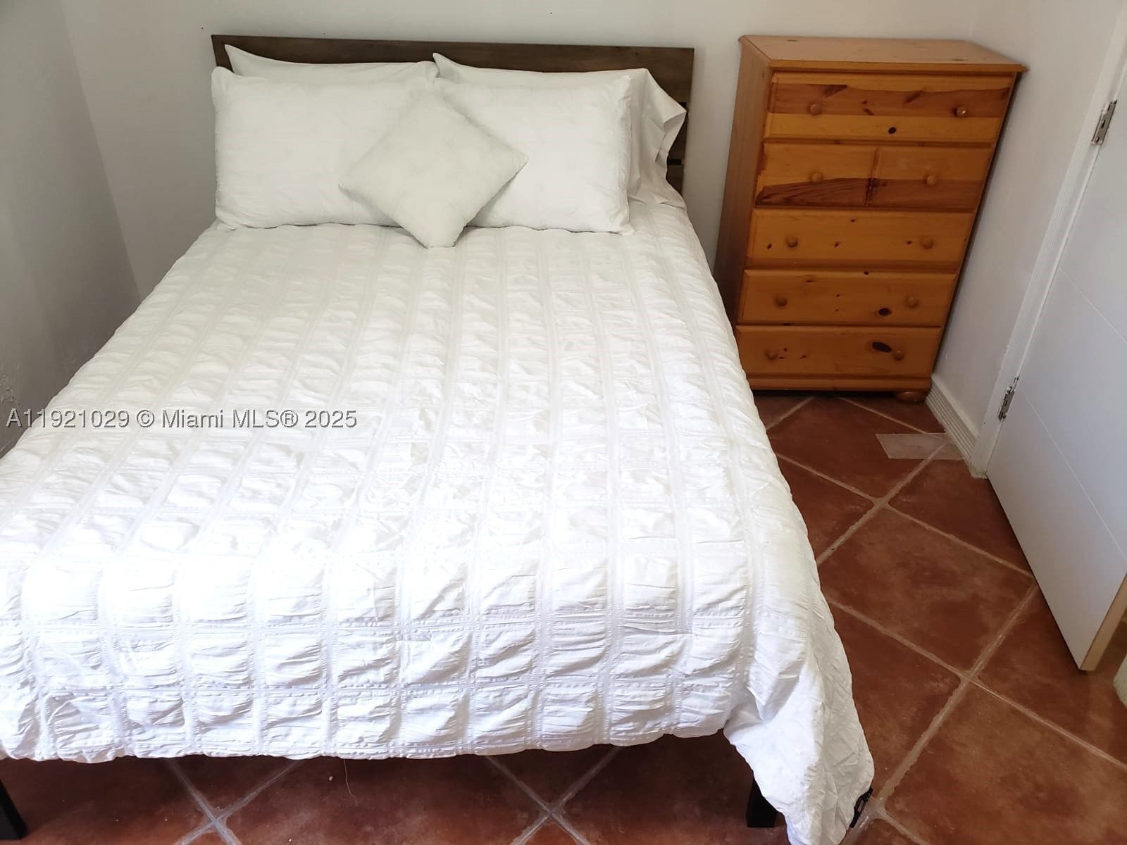 Real estate property located at 635 64th Ct, Miami-dade, Fairlawn, Miami, FL