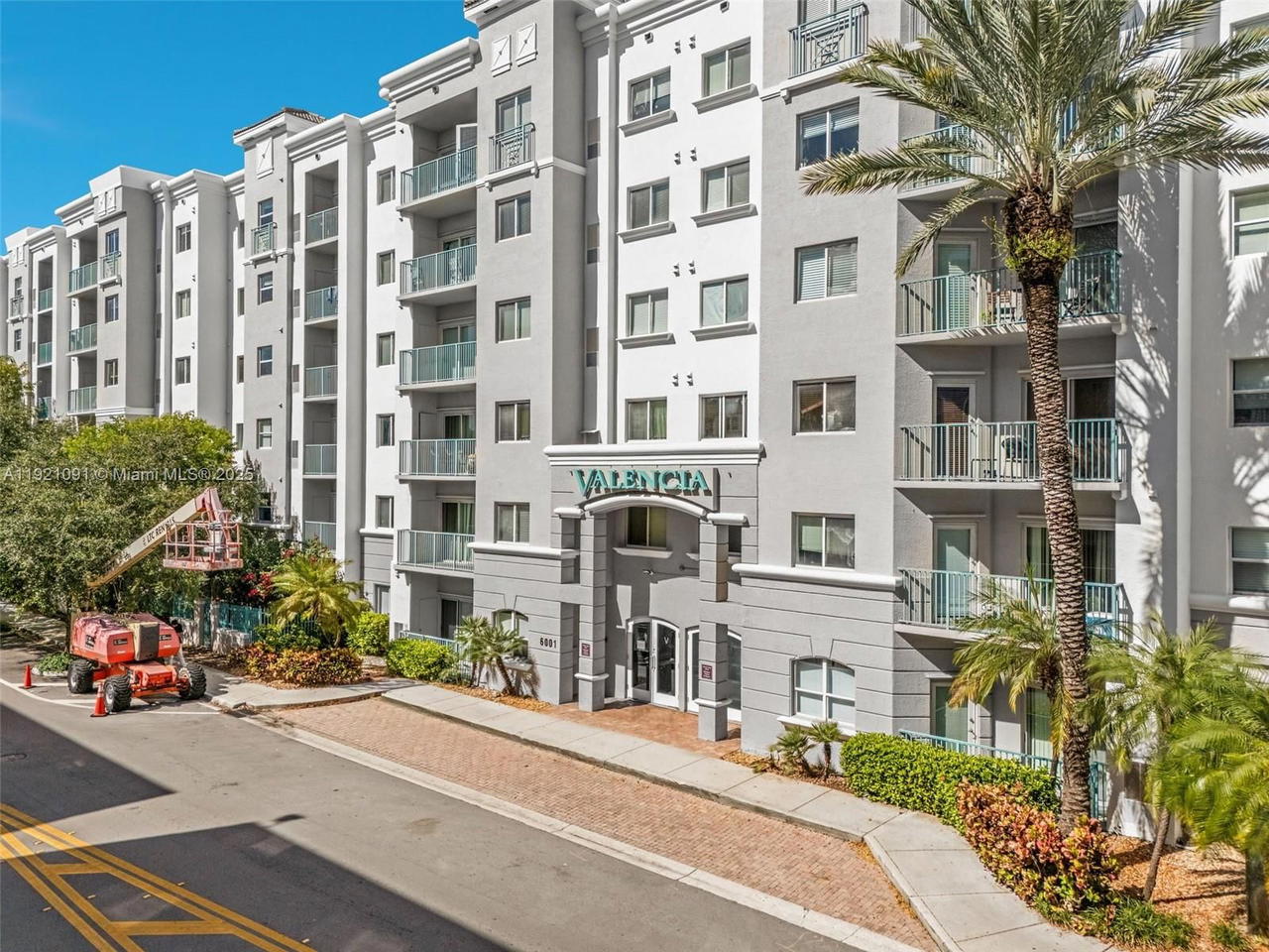 Real estate property located at 6001 70th St #643, Miami-dade, Valencia Condo, South Miami, FL