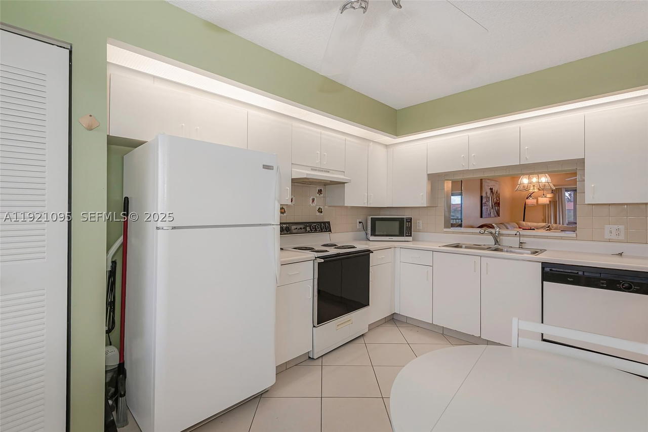 Real estate property located at 950 138th Ave #409B, Broward, Plymouth At Century Villa, Pembroke Pines, FL