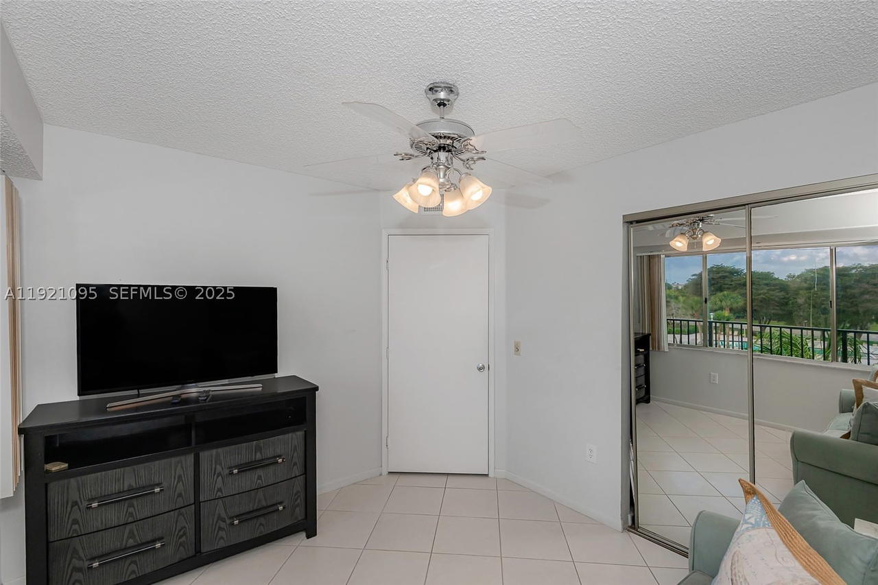 Real estate property located at 950 138th Ave #409B, Broward, Plymouth At Century Villa, Pembroke Pines, FL