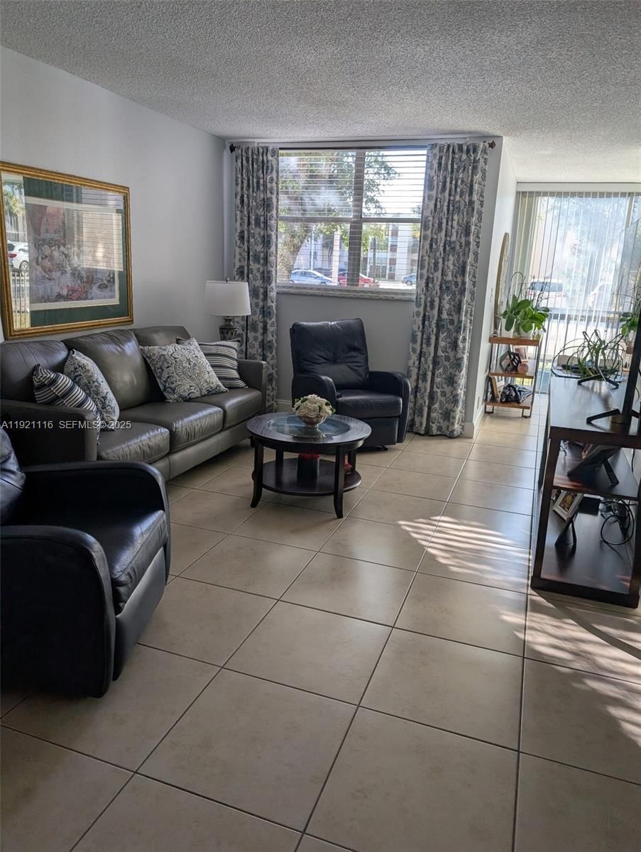 Real estate property located at 9401 4th St #110, Miami-dade, Versaille Gardens I Condo, Miami, FL