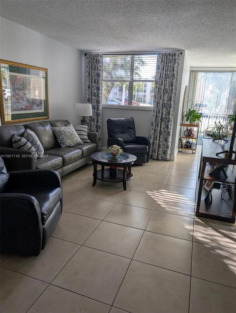 Real estate property located at 9401 4th St #110, Miami-dade, Versaille Gardens I Condo, Miami, FL
