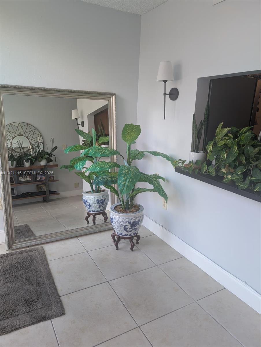 Real estate property located at 9401 4th St #110, Miami-dade, Versaille Gardens I Condo, Miami, FL