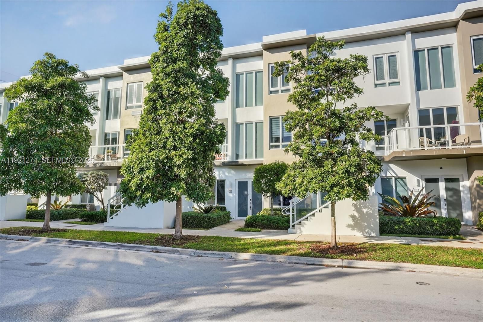 Real estate property located at 6310 103rd Pl #104, Miami-dade, Landmark At Doral, Doral, FL