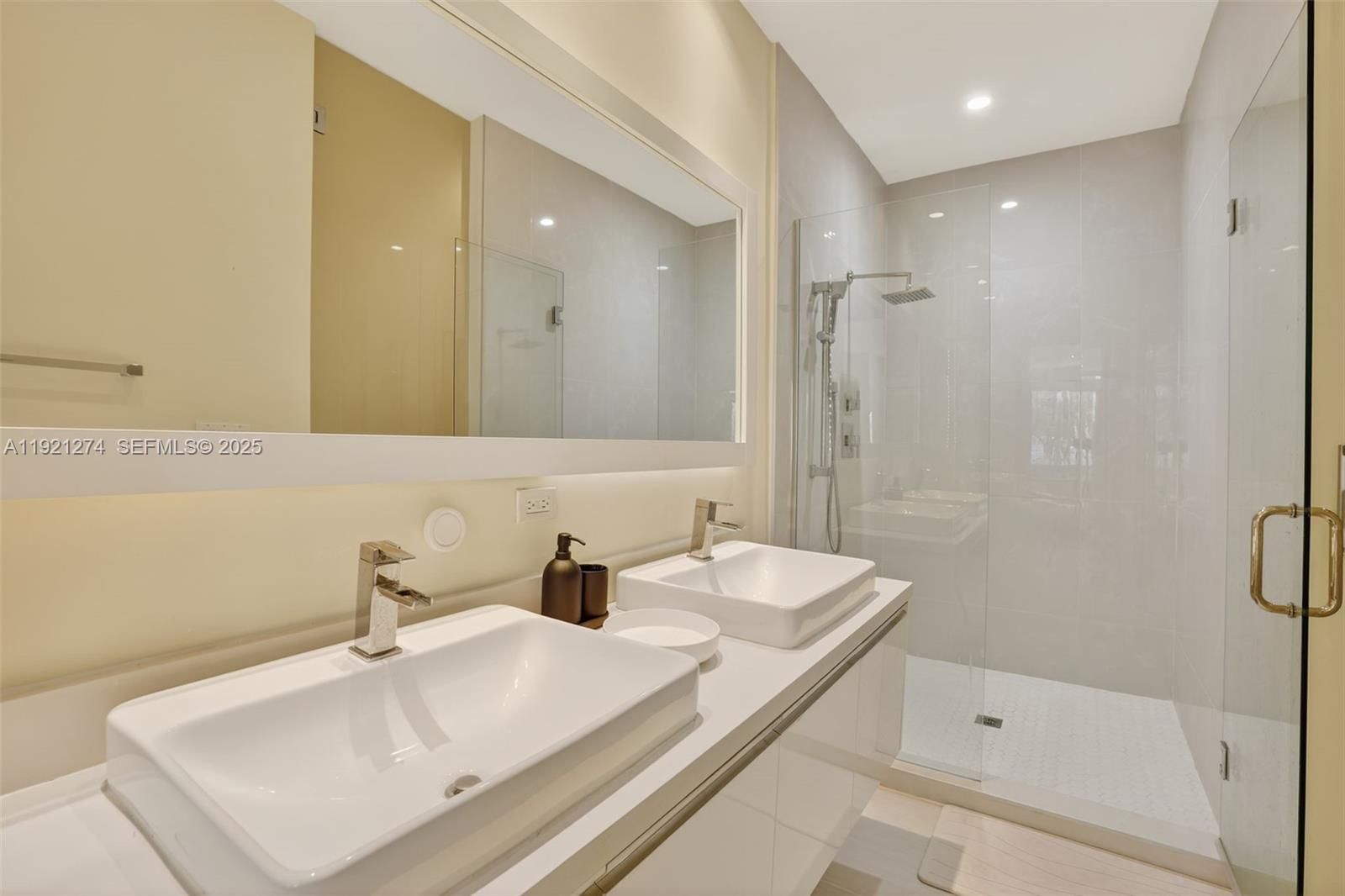 Real estate property located at 6310 103rd Pl #104, Miami-dade, Landmark At Doral, Doral, FL