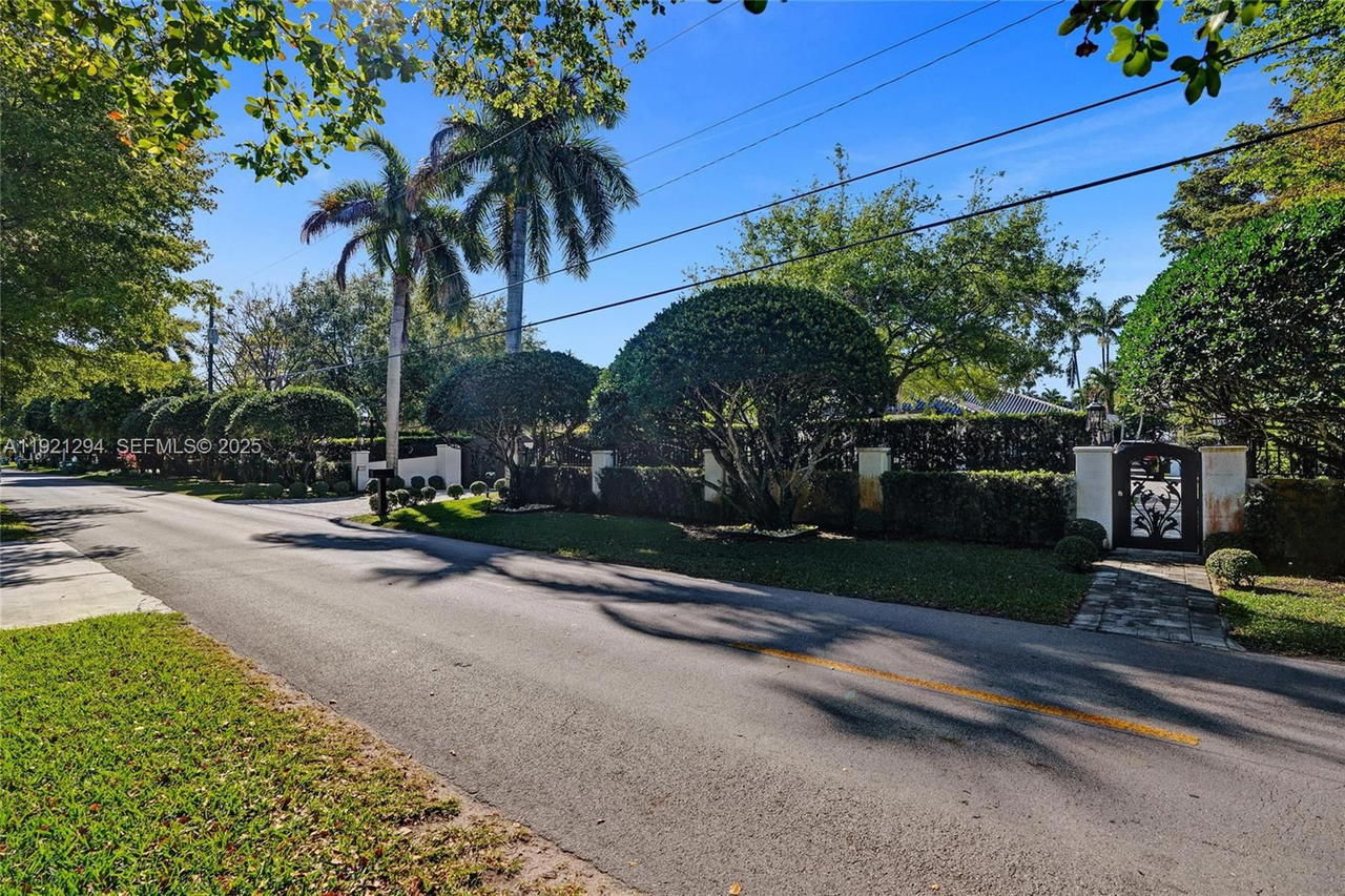 Real estate property located at 10400 62nd St, Miami-dade, Miller Drive Estates, Miami, FL