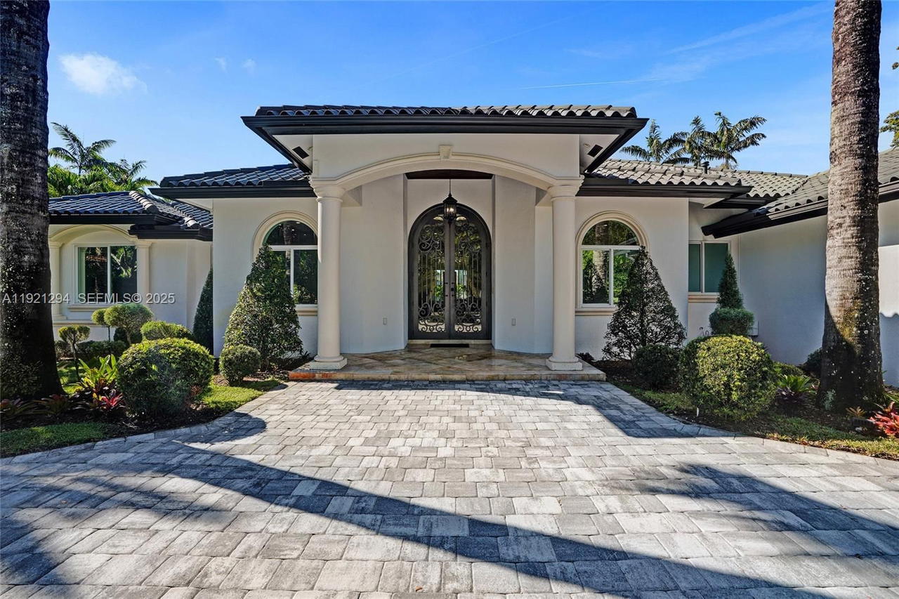 Real estate property located at 10400 62nd St, Miami-dade, Miller Drive Estates, Miami, FL