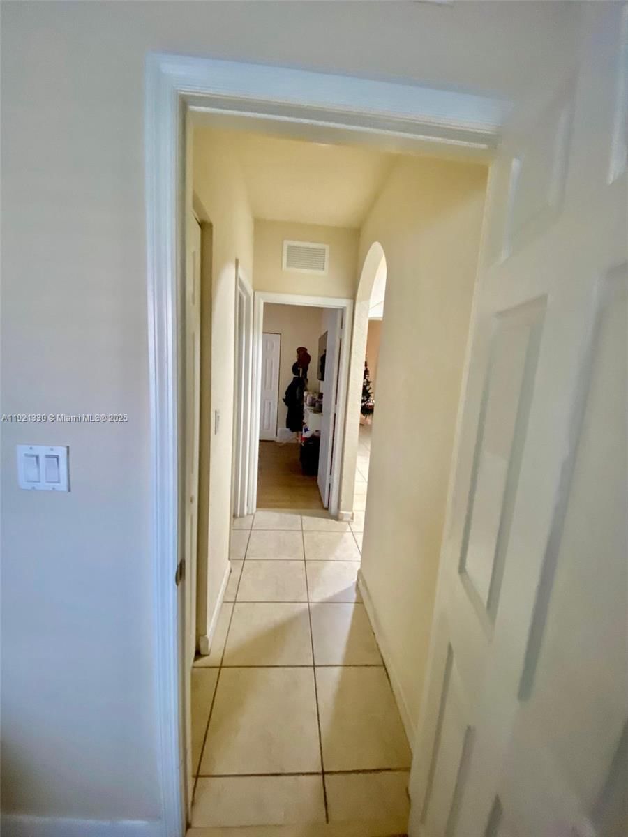 Real estate property located at 4318 164th Ct, Miami-dade, Interlaken, Miami, FL