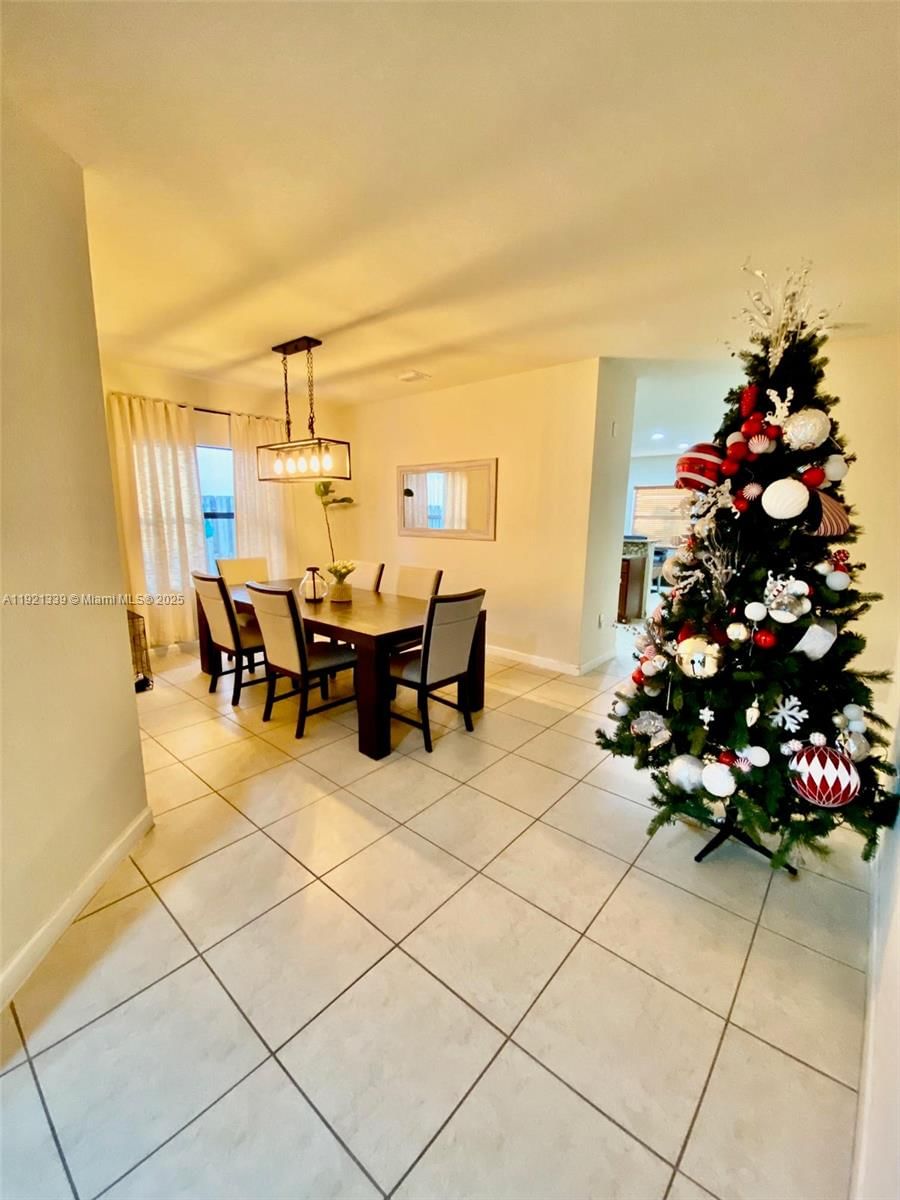 Real estate property located at 4318 164th Ct, Miami-dade, Interlaken, Miami, FL