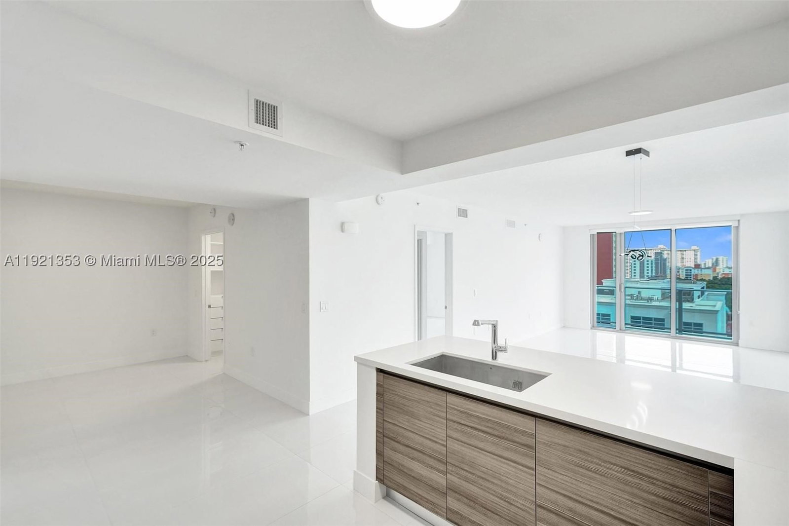 Real estate property located at 330 Sunny Isles Blvd #5-805, Miami-dade, Parque Towers Condo, Sunny Isles Beach, FL