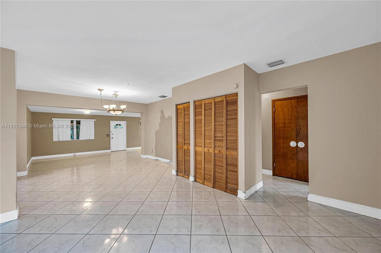 Real estate property located at 14500 5th Ct, Miami-dade, Oak Ranch Manor Corr Pl O, Miami, FL