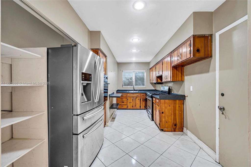 Real estate property located at 14500 5th Ct, Miami-dade, Oak Ranch Manor Corr Pl O, Miami, FL