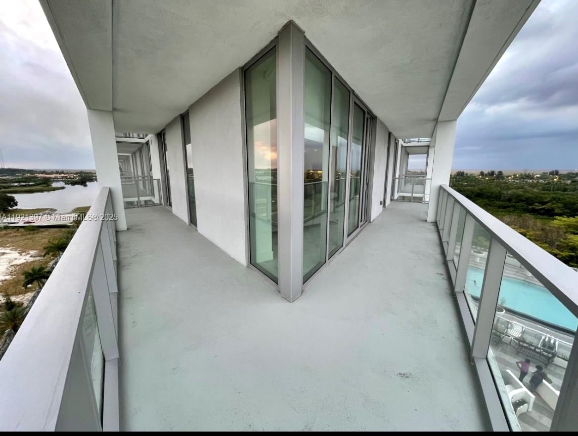 Real estate property located at 2000 Metropica Way #1009, Broward, Metropica North Tower One, Sunrise, FL