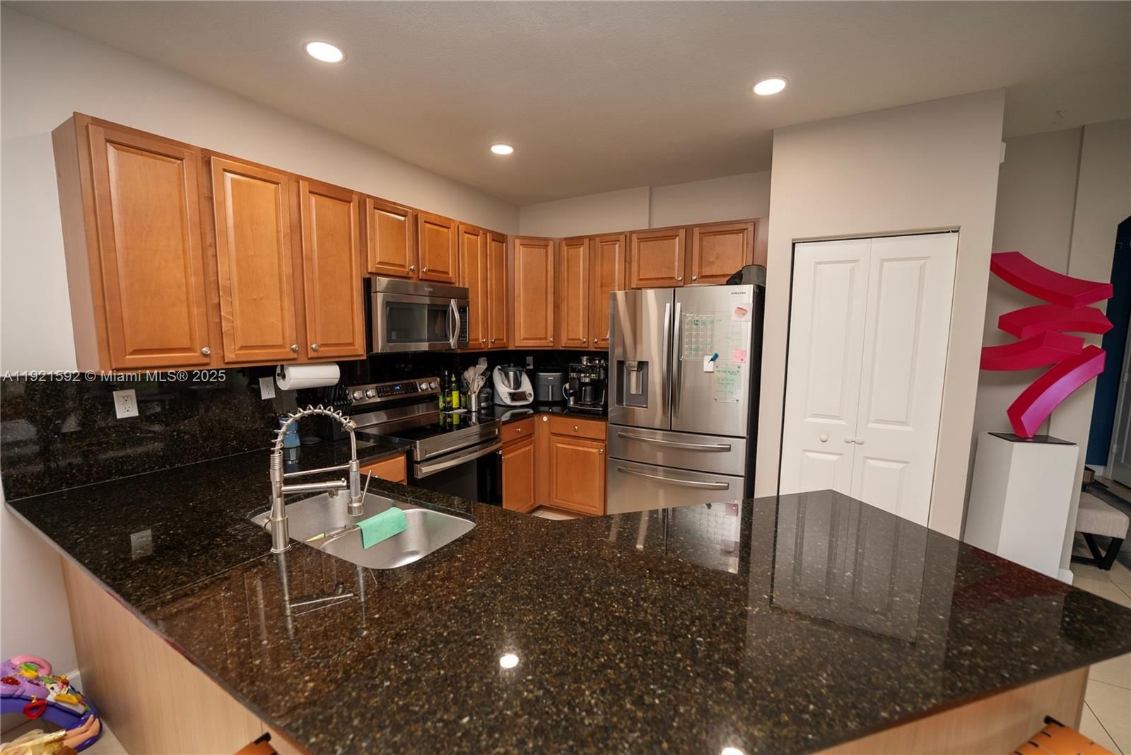 Real estate property located at 401 194th Ln, Miami-dade, Champion Lakes, Miami, FL