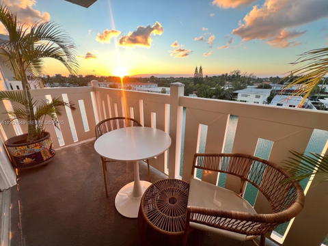 Real estate property located at 7900 Tatum Waterway Dr #506, Miami-dade, Waterway Plaza Condo, Miami Beach, FL