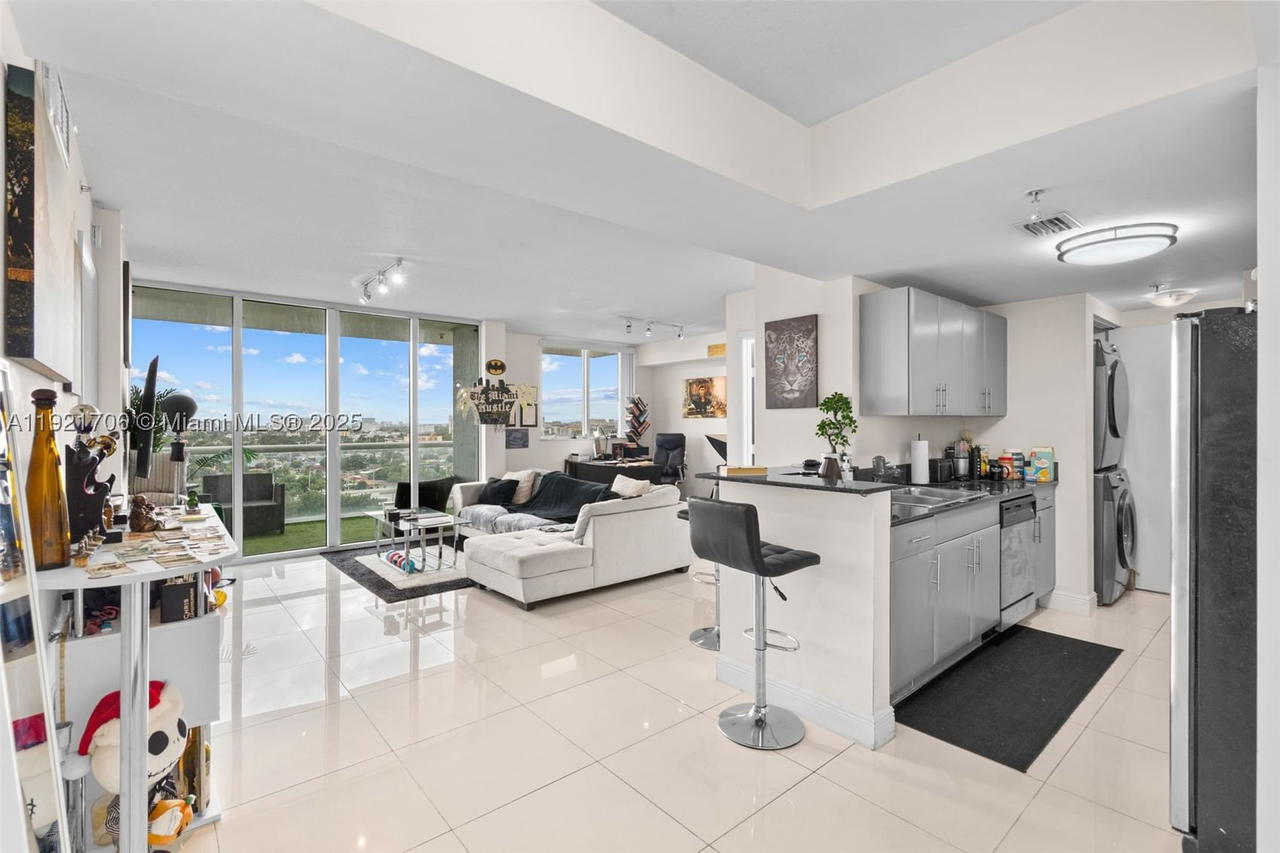 Real estate property located at 1871 S River Dr #1402, Miami-dade, Terrazas Riverpark Villag, Miami, FL