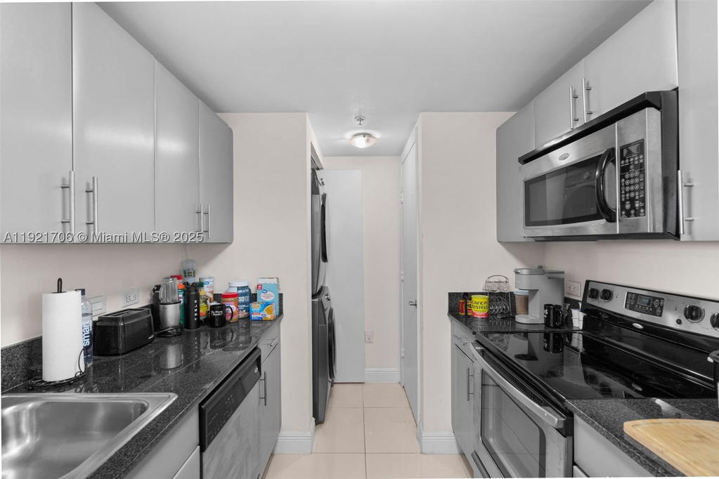 Real estate property located at 1871 S River Dr #1402, Miami-dade, Terrazas Riverpark Villag, Miami, FL