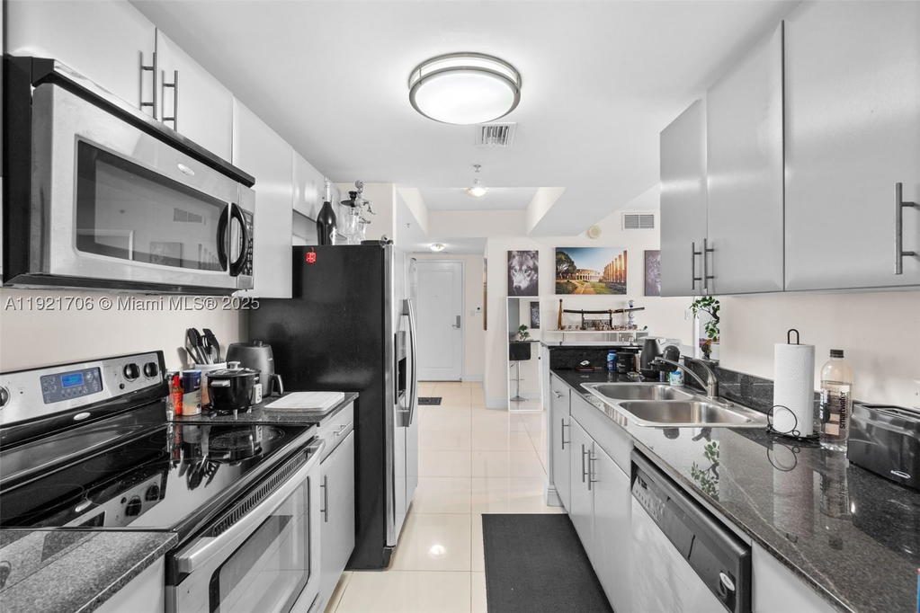 Real estate property located at 1871 S River Dr #1402, Miami-dade, Terrazas Riverpark Villag, Miami, FL