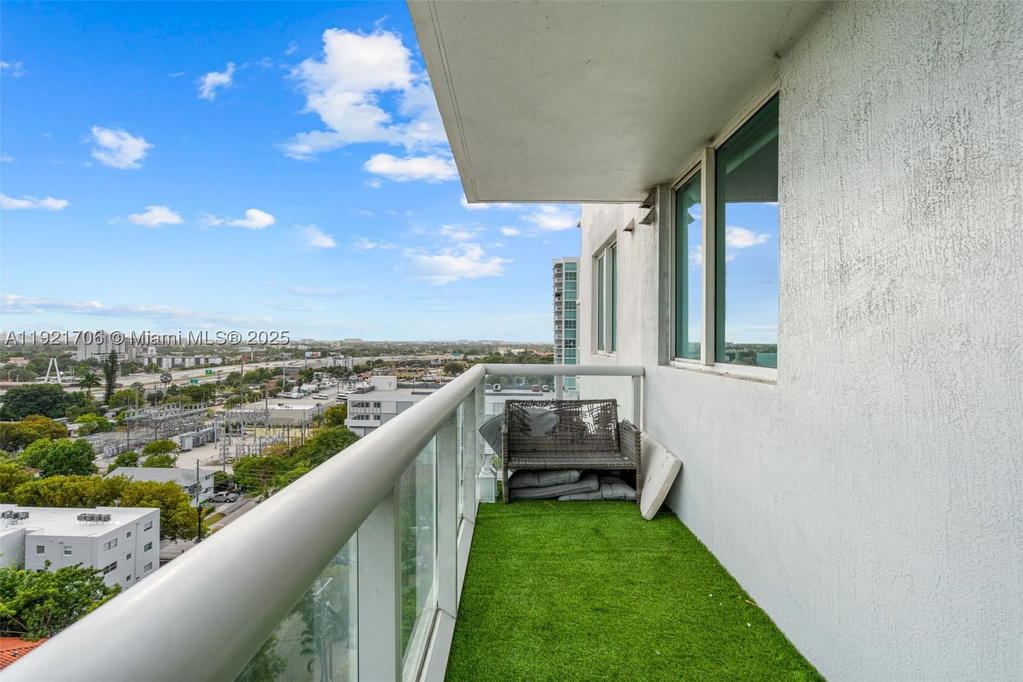 Real estate property located at 1871 S River Dr #1402, Miami-dade, Terrazas Riverpark Villag, Miami, FL