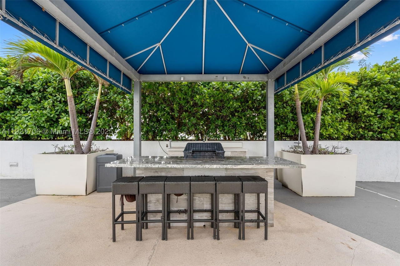 Real estate property located at 1871 S River Dr #1402, Miami-dade, Terrazas Riverpark Villag, Miami, FL