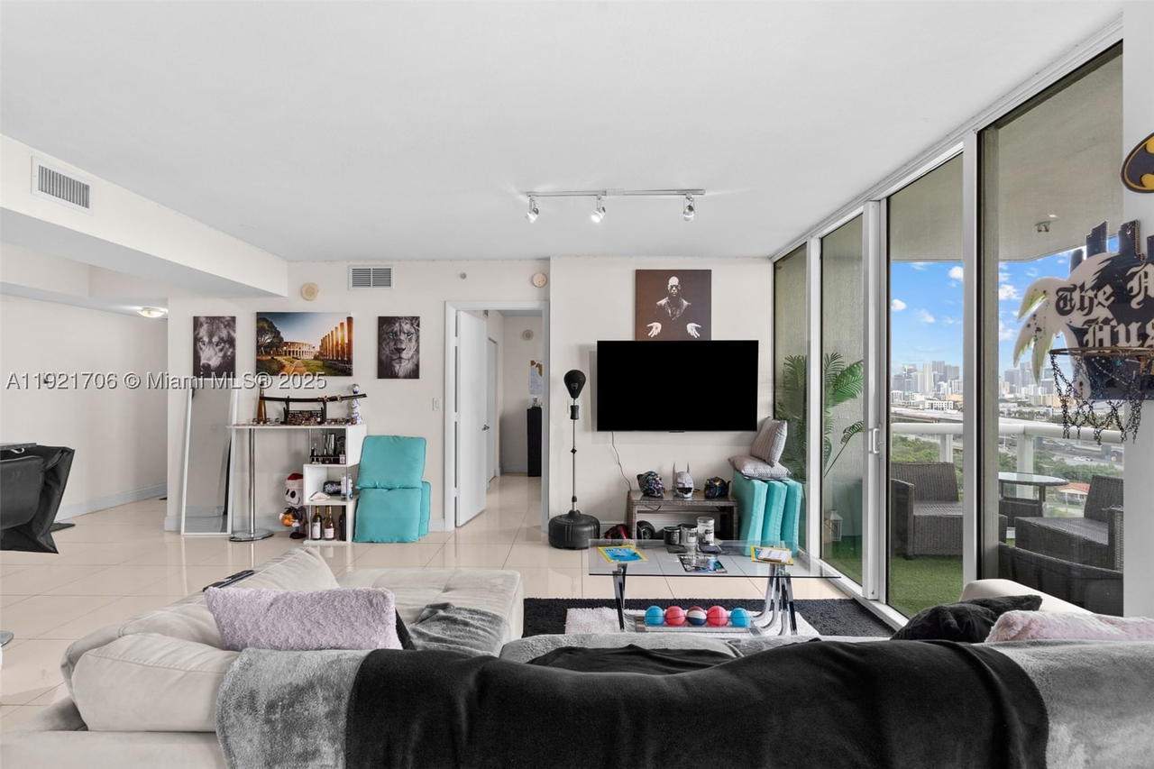 Real estate property located at 1871 S River Dr #1402, Miami-dade, Terrazas Riverpark Villag, Miami, FL