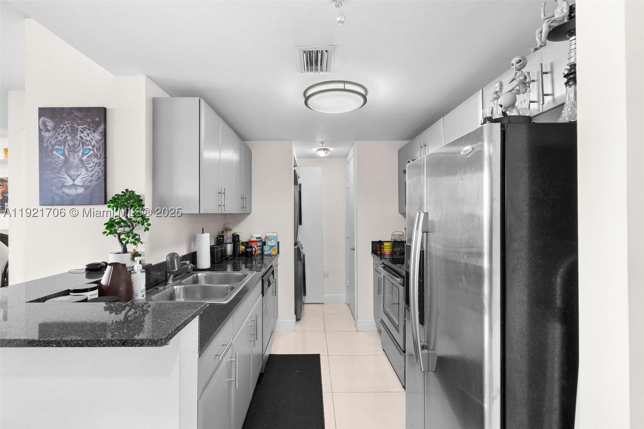 Real estate property located at 1871 S River Dr #1402, Miami-dade, Terrazas Riverpark Villag, Miami, FL