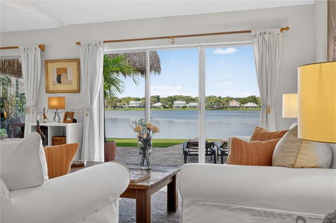 Real estate property located at 21320 92nd Ave, Miami-dade, Lakes By The Bay Sec 10, Cutler Bay, FL