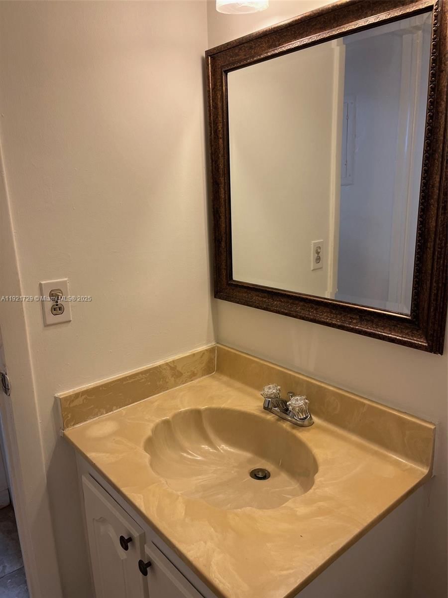 Real estate property located at 13500 3rd Ct #402, Miami-dade, Brookview Condo, North Miami, FL