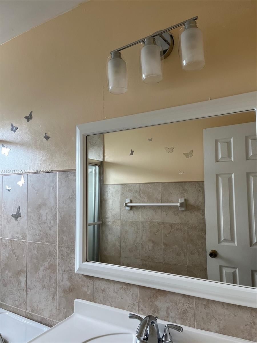 Real estate property located at 13500 3rd Ct #402, Miami-dade, Brookview Condo, North Miami, FL